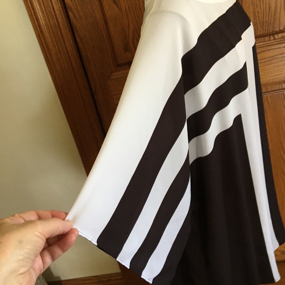 Sue Graver Black & White Top - Picture 2 of 7